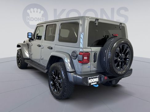 Used 2022 Jeep Wrangler Unlimited Sahara AWD/4WD image 4