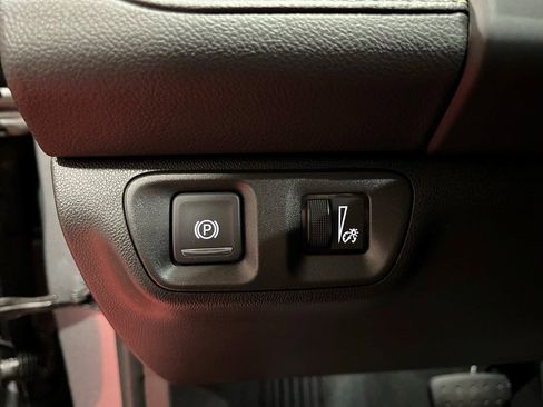 Certified 2023 GMC Acadia SLE w/ Driver Convenience Package image 23