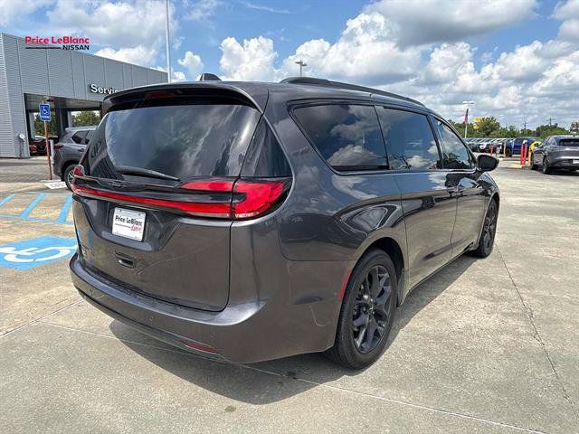 Used 2021 Chrysler Pacifica Touring-L w/ S Appearance Package FWD image 7