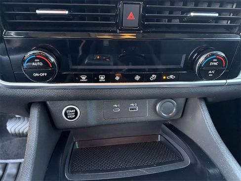 Used 2021 Nissan Rogue SV image 22