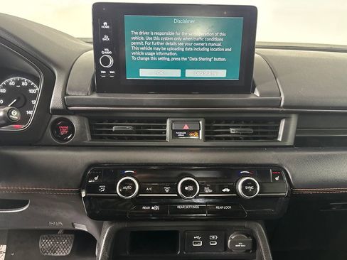 Used 2024 Honda Pilot TrailSport image 14