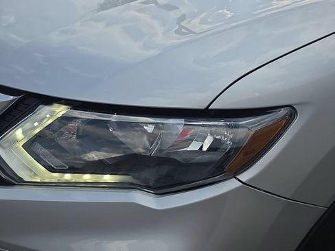 Used 2020 Nissan Rogue SL FWD image 32