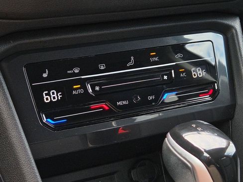Certified 2023 Volkswagen Tiguan SE FWD image 31
