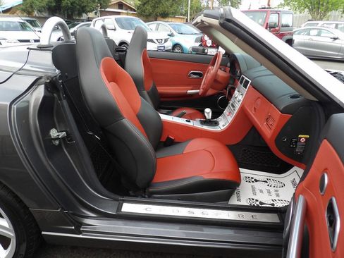 Used 2005 Chrysler Crossfire Limited image 6
