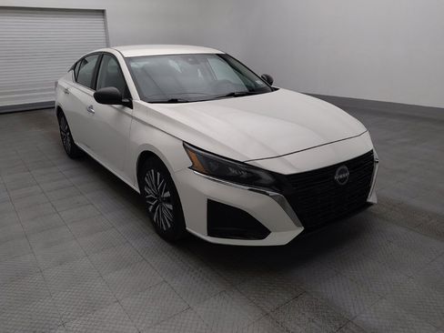 Used 2025 Nissan Altima 2.5 SV FWD image 13
