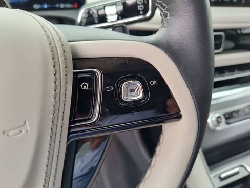 Used 2025 Lincoln Aviator 2WD image 25
