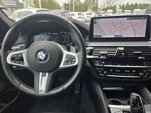 Used 2021 BMW M550i xDrive w/ Dynamic Handling Package AWD/4WD image 17