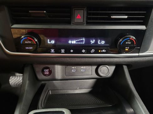 Used 2025 Nissan Rogue SV FWD image 18