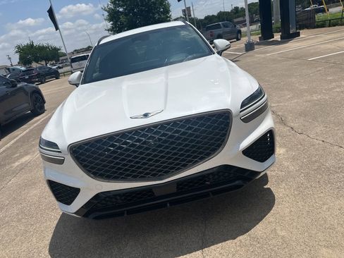 Used 2022 Genesis GV70 3.5T Sport w/ Sport Prestige Package AWD/4WD image 9
