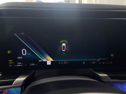 Used 2025 BMW 740i xDrive image 25