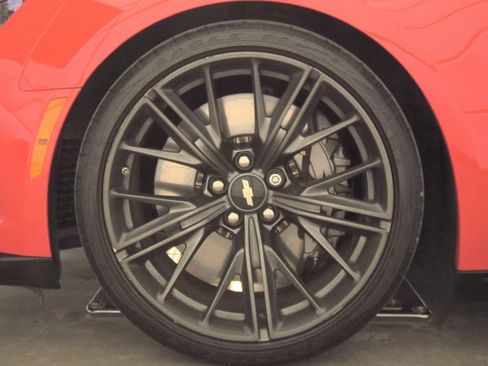 Used 2018 Chevrolet Camaro ZL1 RWD image 9