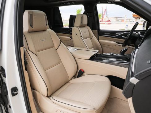 Used 2021 Cadillac Escalade Premium Luxury w/ Driver Assist Tech Package AWD/4WD image 22