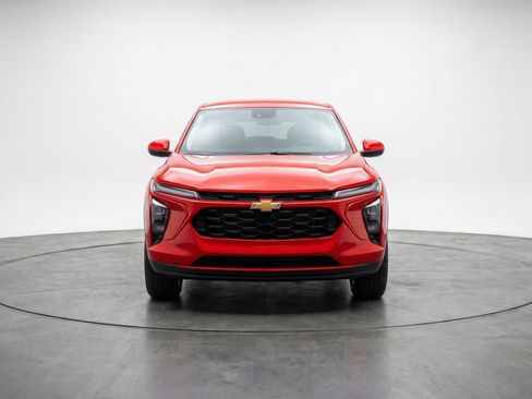 Used 2025 Chevrolet Blazer LT FWD image 2