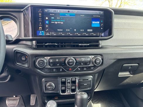 Used 2024 Jeep Wrangler Unlimited Sport AWD/4WD image 20