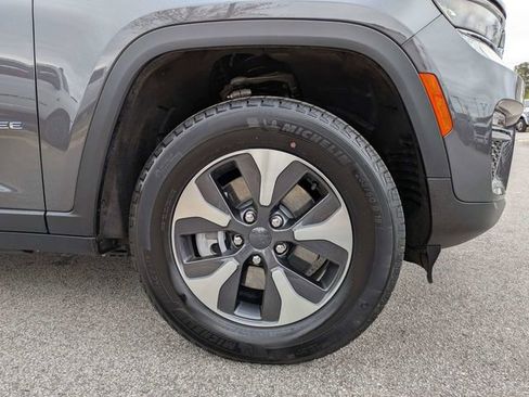 Used 2023 Jeep Grand Cherokee 4WD 4xe image 12