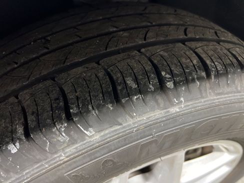 Used 2024 Ford Edge SEL image 40