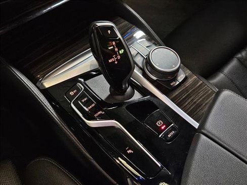 Used 2021 BMW 530i xDrive w/ M Sport Package image 12