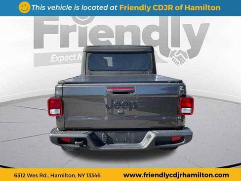 Used 2022 Jeep Gladiator Sport image 8