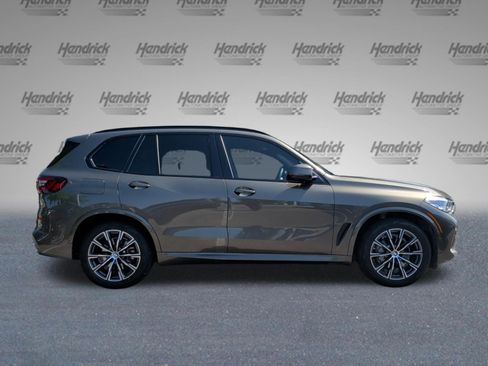 Used 2022 BMW X5 xDrive40i w/ M Sport Package AWD/4WD image 5