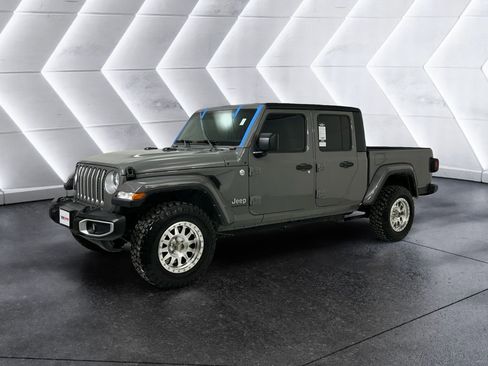 Used 2023 Jeep Gladiator Overland AWD/4WD image 3