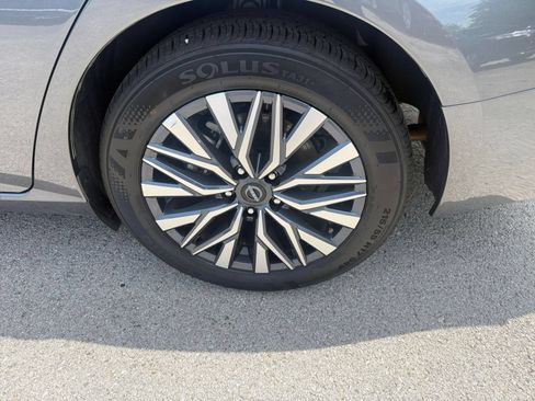 Used 2025 Nissan Altima 2.5 SV FWD image 30