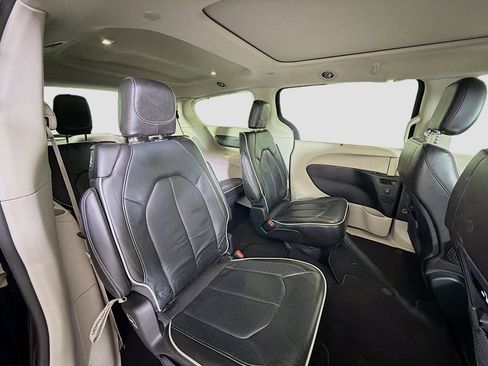 Used 2023 Chrysler Pacifica Limited image 31