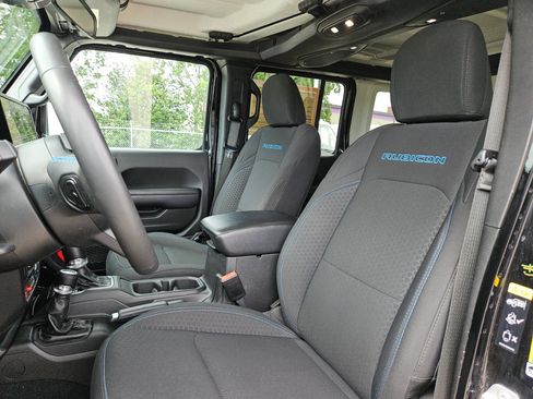 Used 2024 Jeep Wrangler Unlimited Rubicon 4xe AWD/4WD image 13