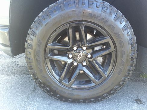 Used 2021 Chevrolet Silverado 1500 LT Trail Boss w/ LT Trail Boss Premium Package AWD/4WD image 11