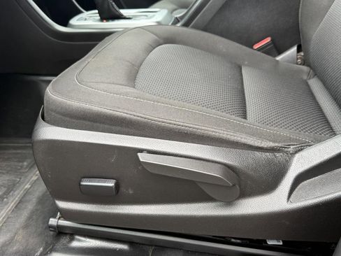 Used 2022 Chevrolet Colorado LT w/ Fleet Safety Package image 12