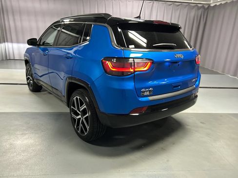 Used 2025 Jeep Compass Limited w/ Elite Group AWD/4WD image 5