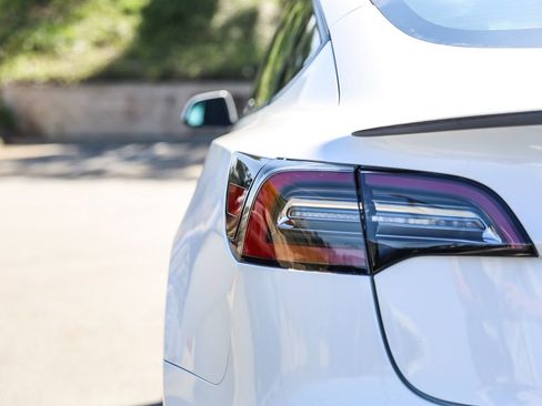 Used 2023 Tesla Model 3 Performance image 7