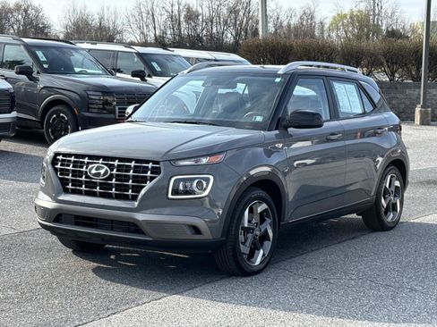 Certified 2022 Hyundai Venue Limited FWD image 27