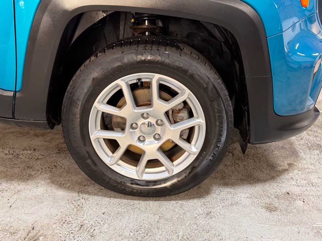 Used 2020 Jeep Renegade Latitude w/ Cold Weather Group AWD/4WD image 38