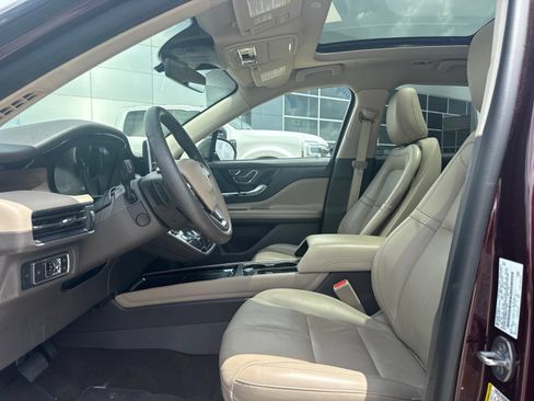 Used 2021 Lincoln Corsair Reserve w/ Elements Package FWD image 9