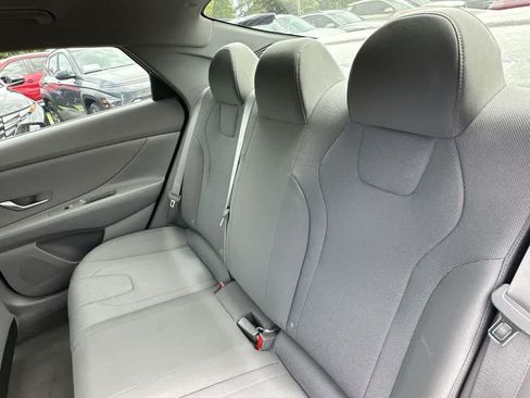 Used 2023 Hyundai Elantra SE FWD image 14
