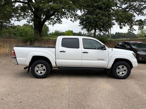 Used 2015 Toyota Tacoma 4x4 Double Cab w/ SR5 Package image 3