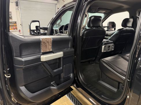 Used 2017 Ford F250 Lariat w/ Lariat Value Package AWD/4WD image 15