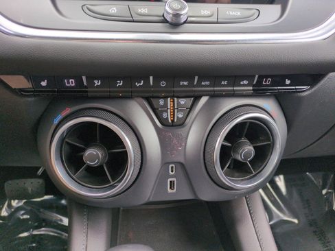 Used 2022 Chevrolet Blazer LT w/ Sound & Technology Package FWD image 25
