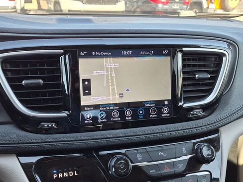 Used 2020 Chrysler Pacifica Limited FWD image 16