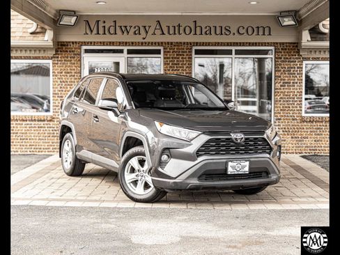 Used 2020 Toyota RAV4 XLE image 2