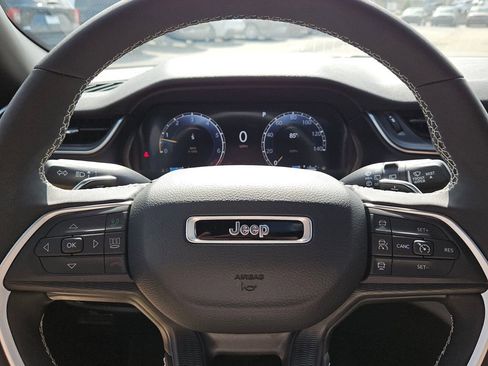 Used 2025 Jeep Grand Cherokee Laredo X w/ Luxury Tech Group I image 21