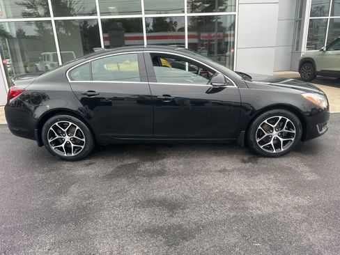 Used 2017 Buick Regal Sport Touring FWD image 2