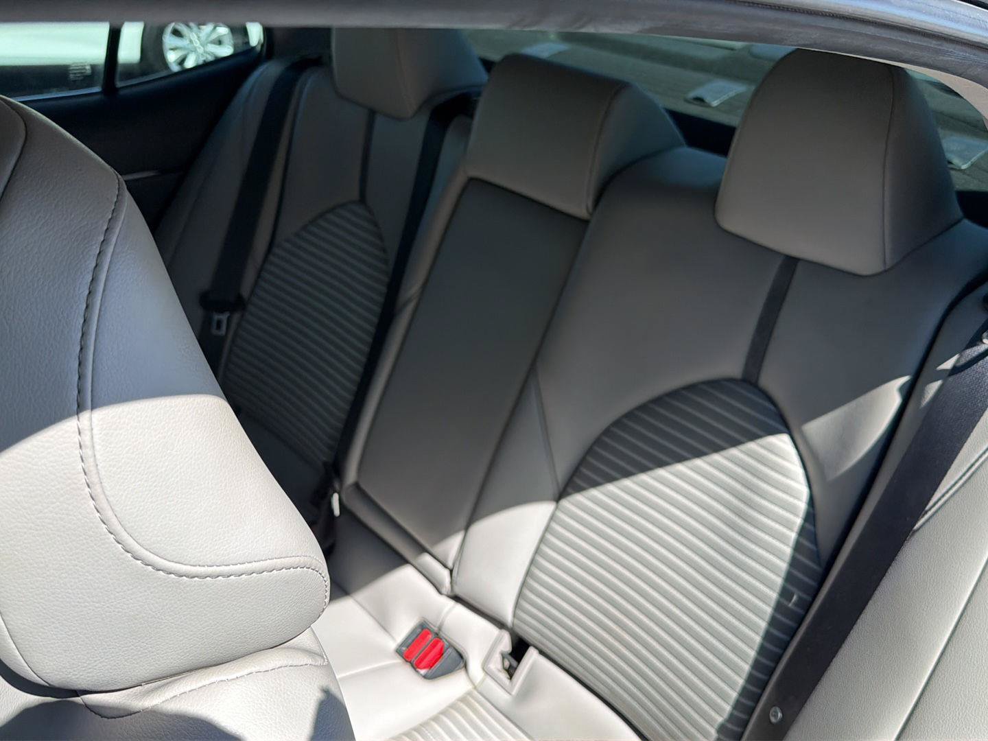 Used 2021 Toyota Camry SE FWD image 31
