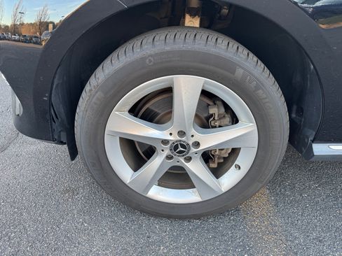 Certified 2019 Mercedes-Benz GLE 400 4MATIC image 4