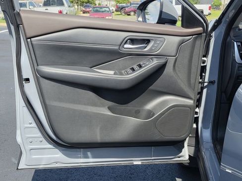 Used 2023 Nissan Rogue SL w/ SL Premium Package FWD image 14
