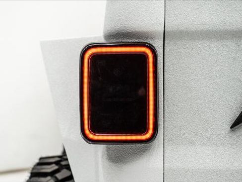 Used 2025 Jeep Gladiator Sport image 27