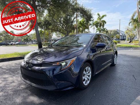 Used 2022 Toyota Corolla LE FWD image 2