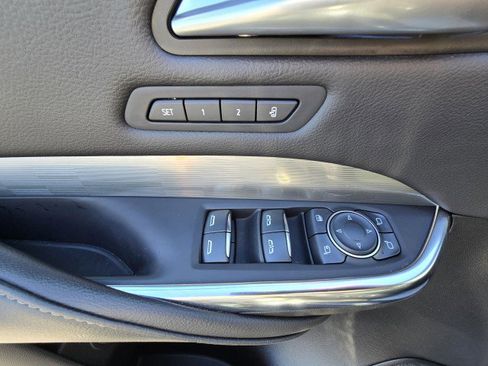 Used 2025 Cadillac XT4 Premium Luxury image 16