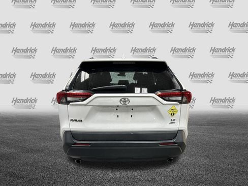 Used 2021 Toyota RAV4 LE AWD/4WD image 10