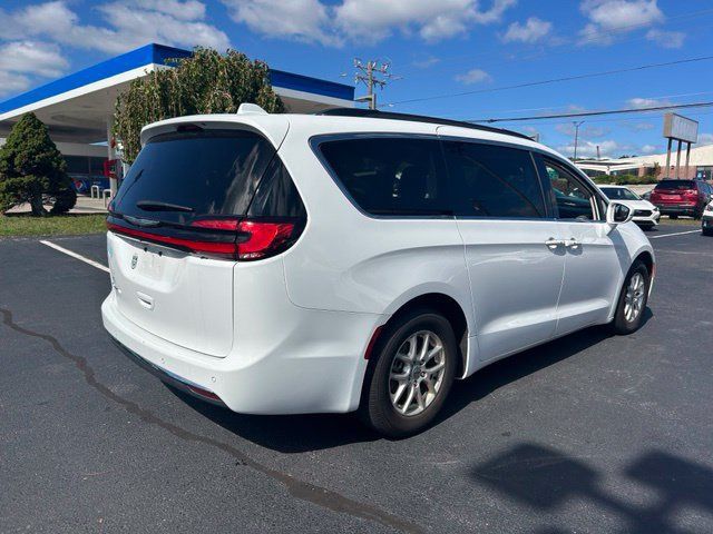 Used 2022 Chrysler Pacifica Touring-L FWD image 4